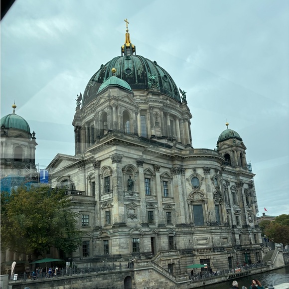 Meet your Posher, Nicoleta - Picture 2 of 2